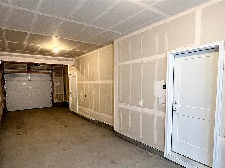 888 S Valentia St — Photo 13
