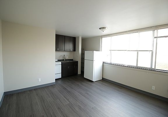 2nd image of 1671 N Prospect Ave #312