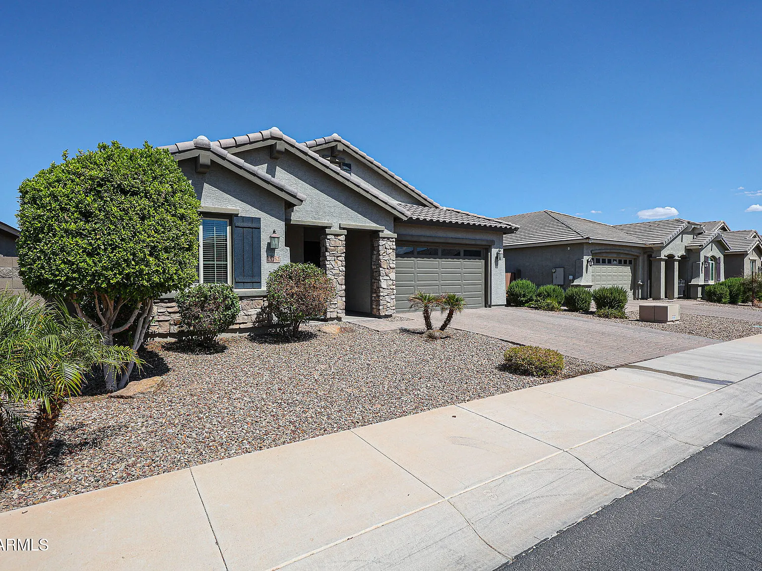 4 bed, 3.0 bath, 2476 sqft, $3,300 — Photo 2