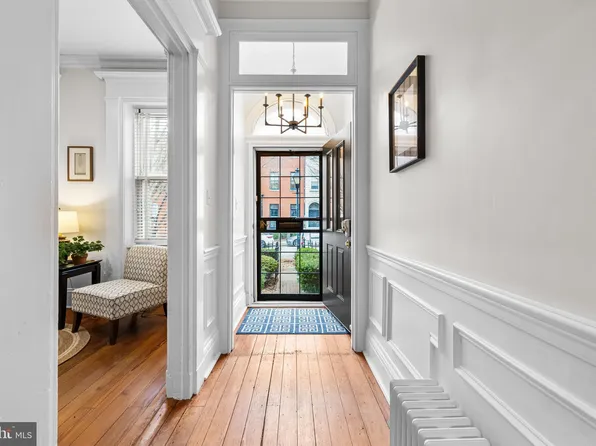 832 Hollins St, Baltimore, MD 21201