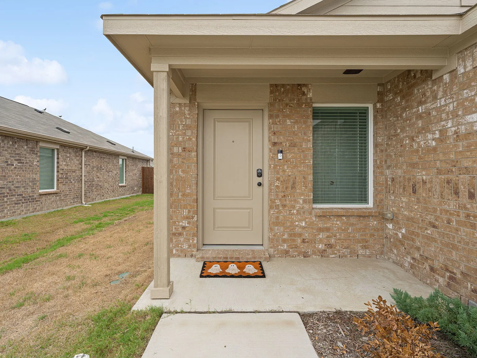 3 bed, 1452 sqft, $2,050 — Photo 2