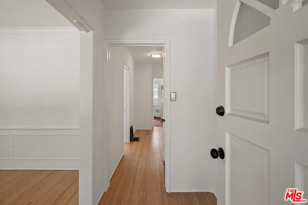 3 bed, 1.0 bath, 1312 sqft, $9,500 — Photo 4