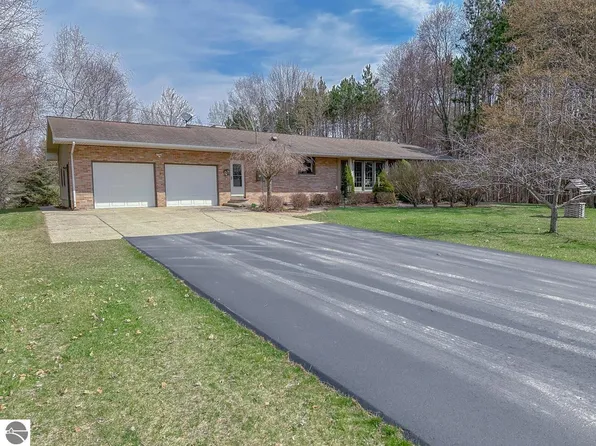 3972 W Harsh Dr, Coleman, MI 48618