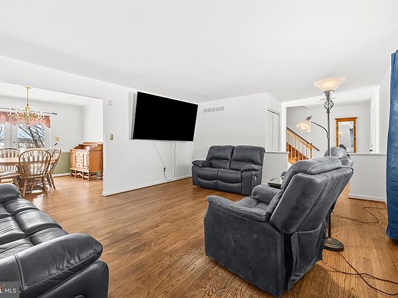 4th image of 415 Saint Marys Rd