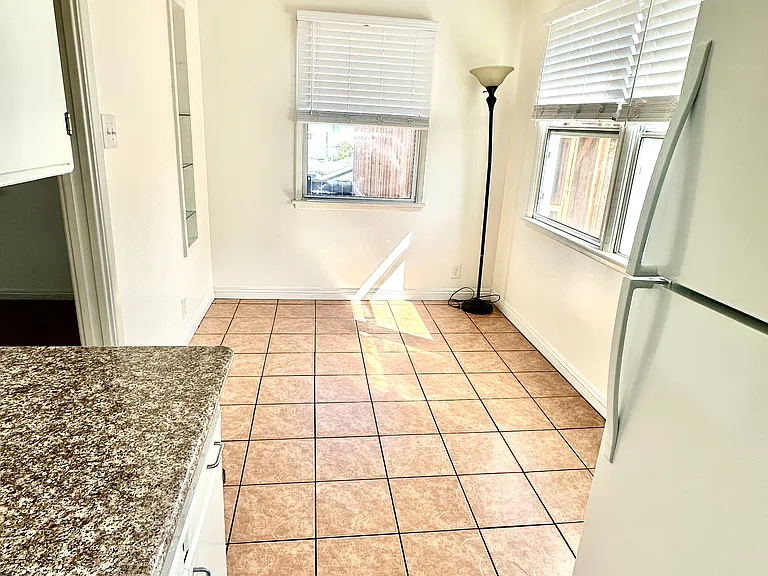 6024 1/2 Dauphin St — Photo 5