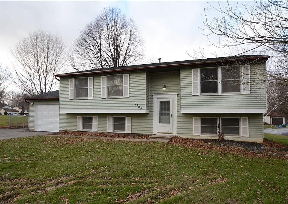 1st image of 1585 Sweetbrier Ln