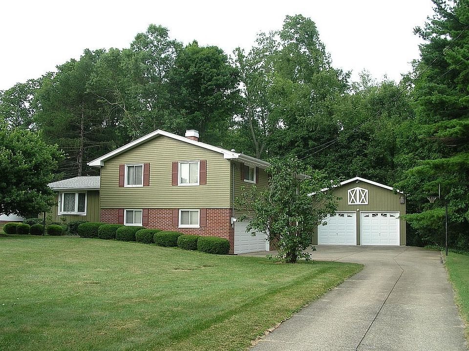Front view w/parking apron