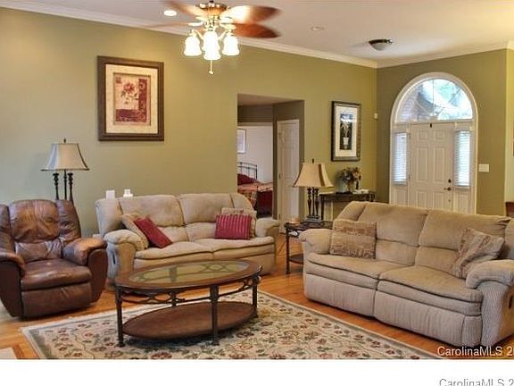 4th image of 137 Bridle Path Ln