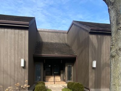 329 Woodview Rd APT B, Lake Barrington, IL, 60010
