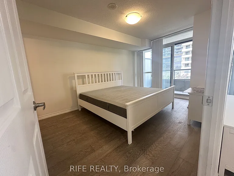 35 Hollywood Ave #517 — Photo 9