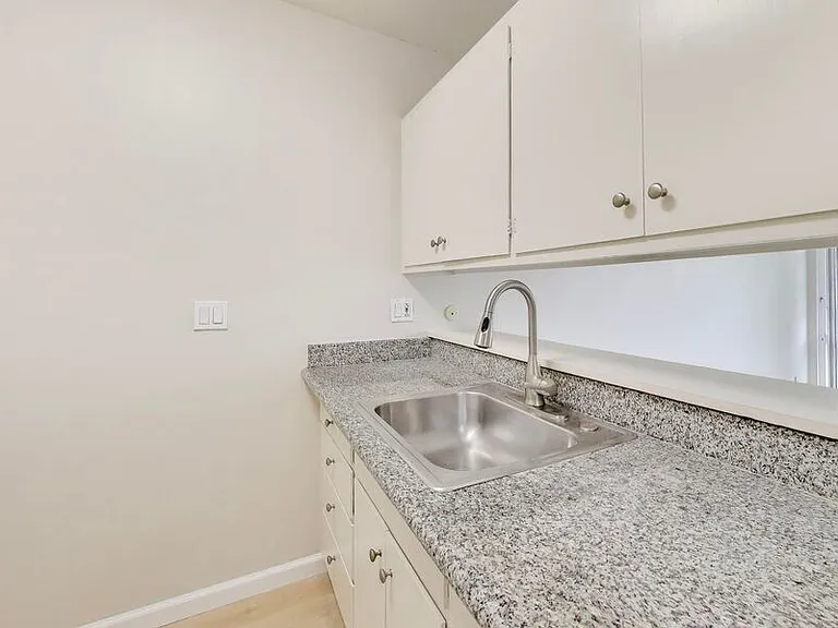 450 Alcatraz Ave #12 — Photo 7