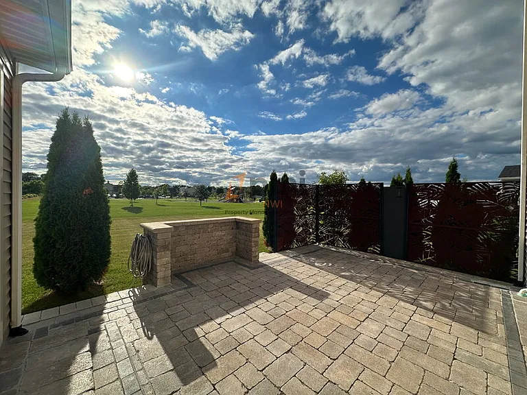 1864 Westridge Dr — Photo 33