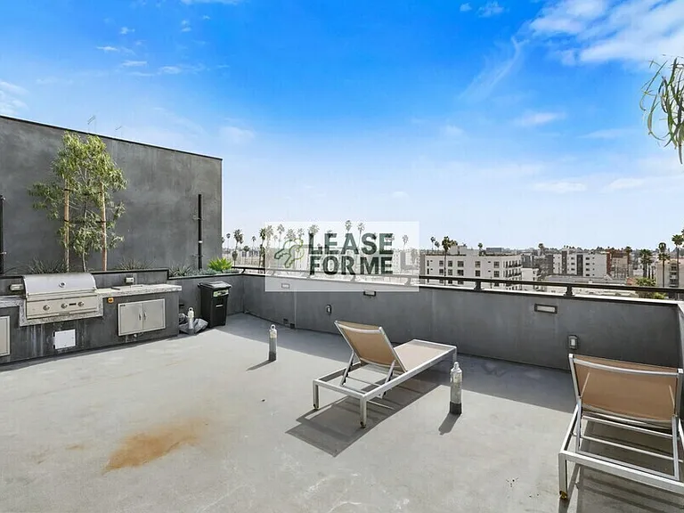 848 S Mariposa Ave #702 — Photo 28