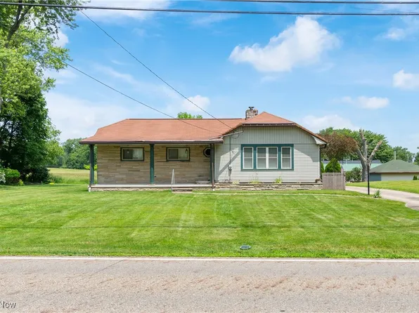 129 Woodland St SW, Hartville, OH 44632