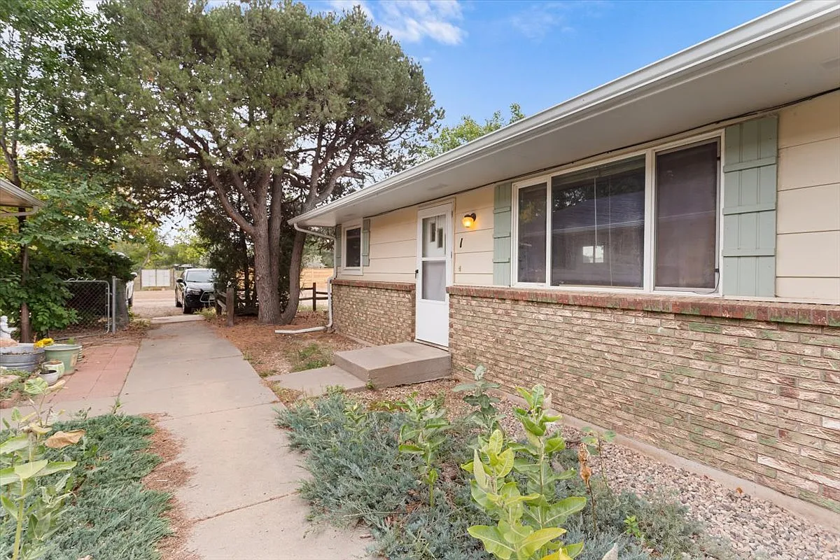 2 bed, 840 sqft, $1,425 — Photo 3