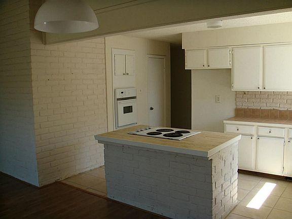 4th image of 1018 Rock Canyon Dr