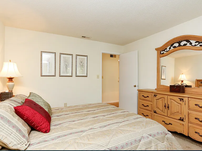 Guest Bedroom-Sherwood Classic