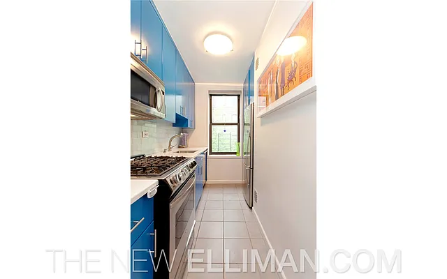 Sold by Douglas Elliman | media 16