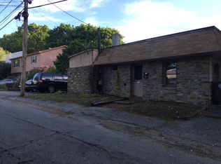 33 Capuano Ave, Cranston, RI 02920