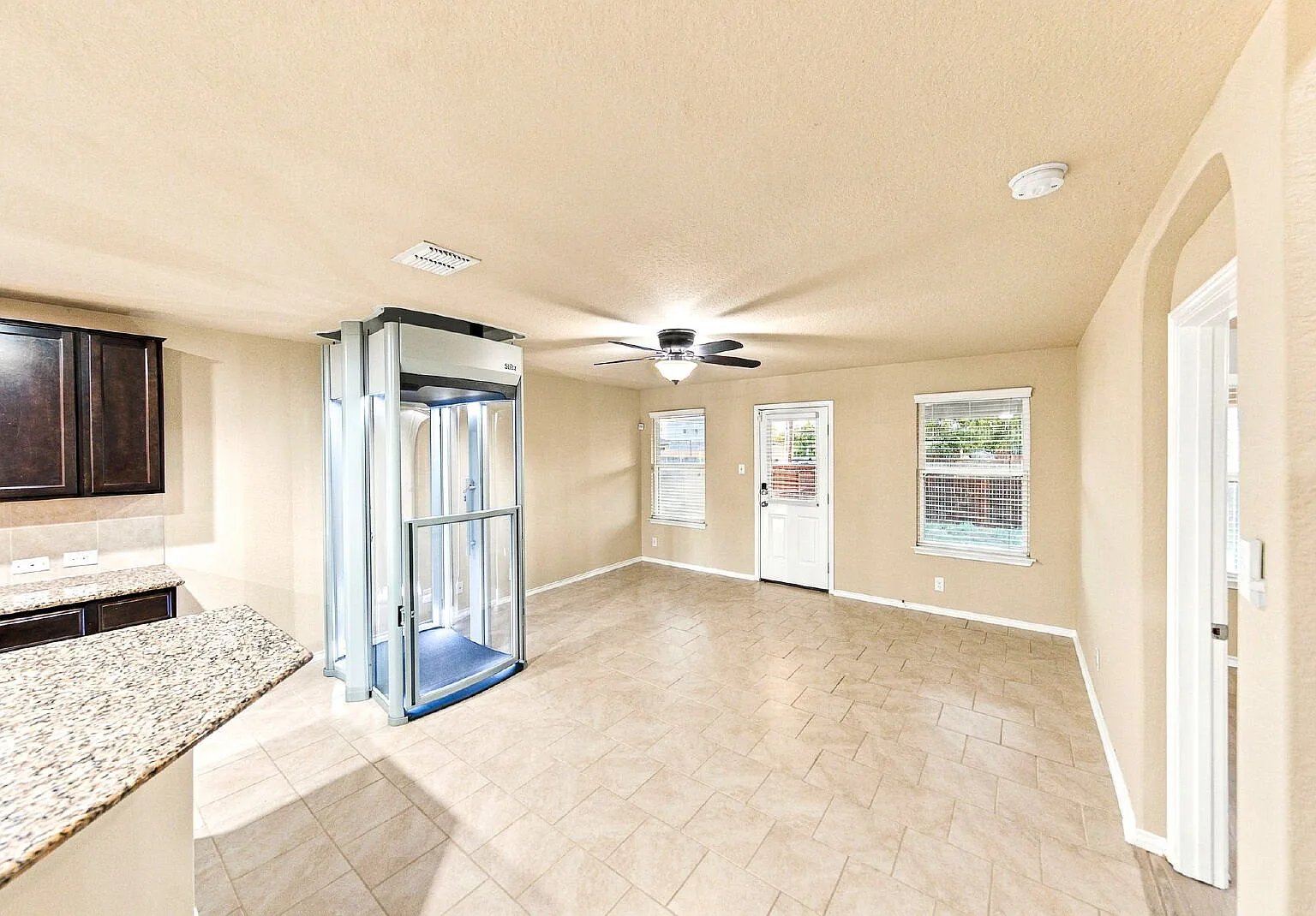 5 bed, 3.5 bath, 2678 sqft, $2,350 — Photo 4