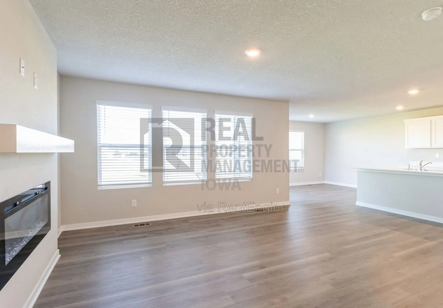 4 bed, 3.0 bath, 1844 sqft, $2,295 — Photo 2