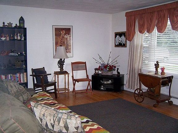 4th image of 10028 W Medill Ave