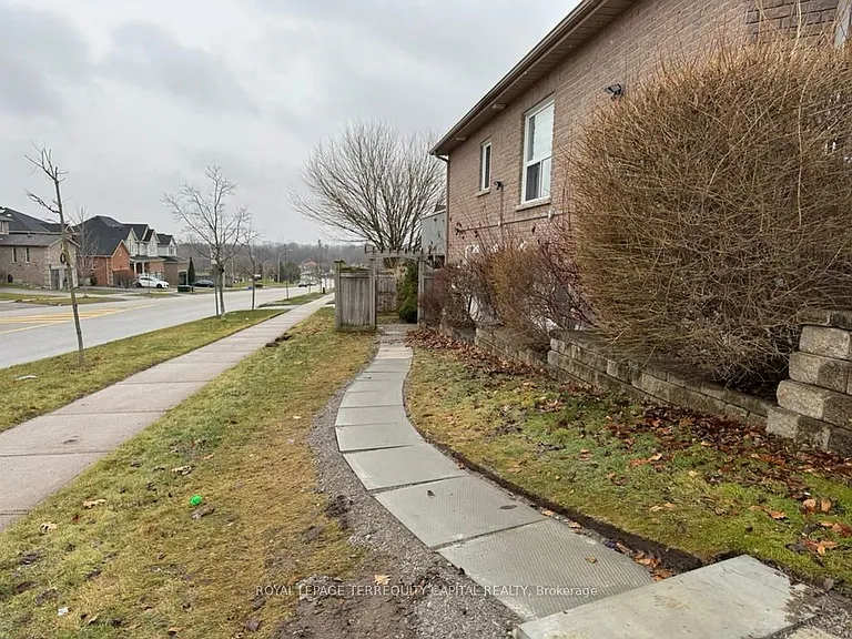 127 Birkhall Pl #LOWER — Photo 17