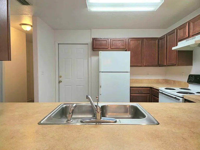 5525 Yale St — Photo 5