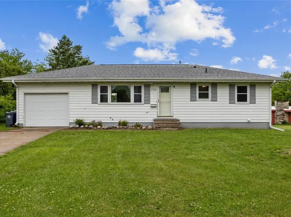 1728 34th St NE, Cedar Rapids, IA 52402