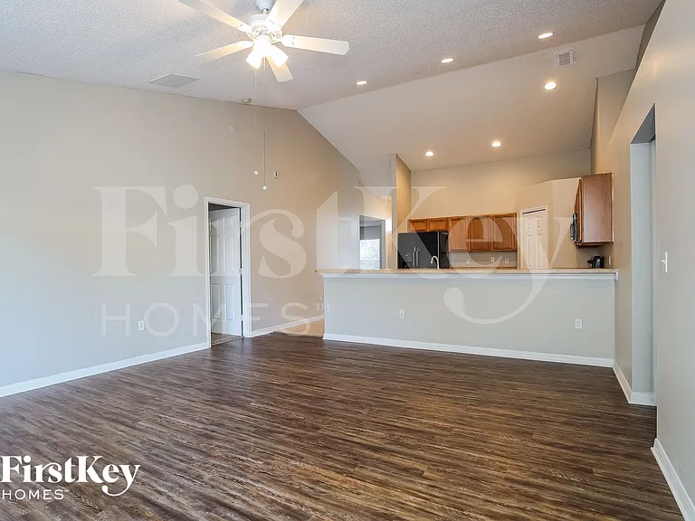 310 Puffer Ct — Photo 6