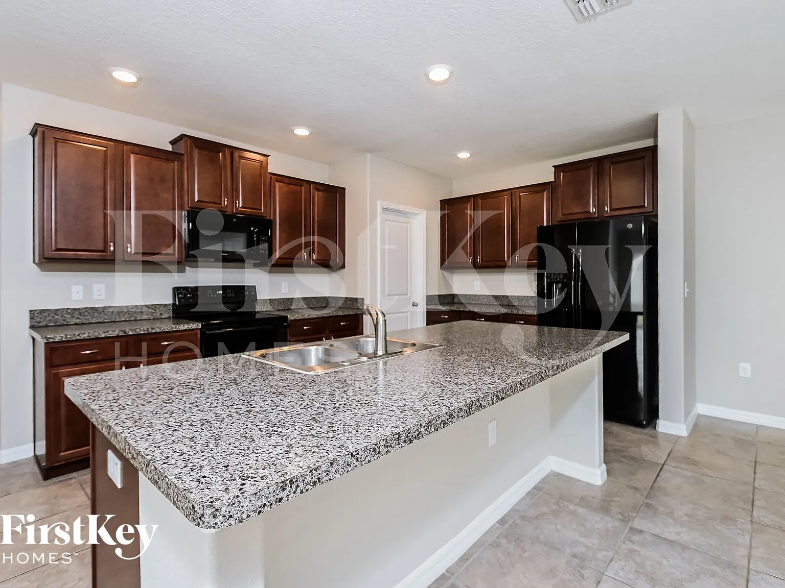 6 bed, 3.0 bath, 2580 sqft, $2,750 — Photo 3