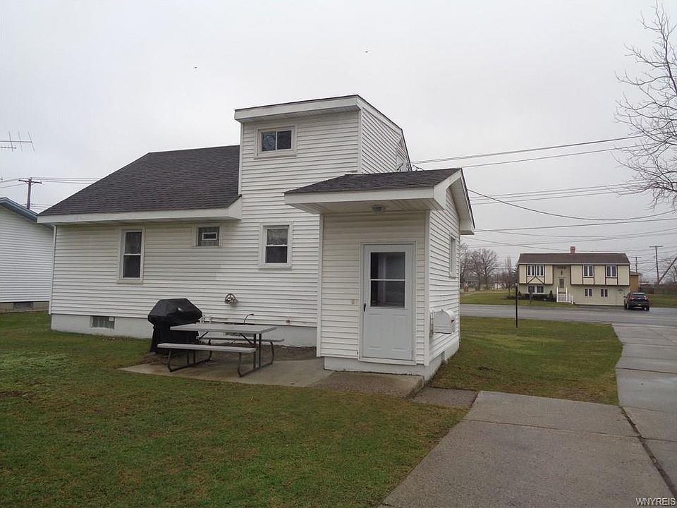2nd image of 1080 French Rd