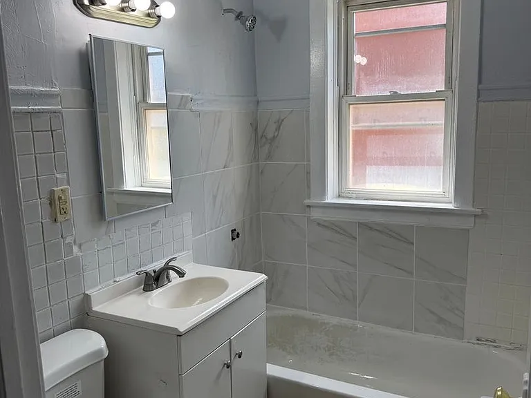 SPACIOUS 2 BEDROOM APARTMENTS AVAILABLE — Photo 6