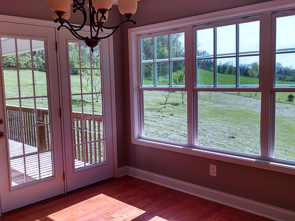 Breakfast/Dining Area