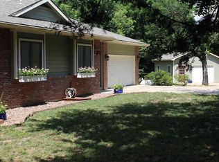 1493 E 660th Rd, Lawrence, KS 66049