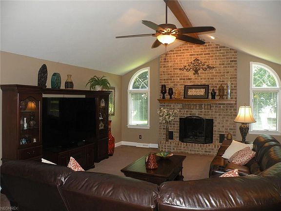 4th image of 303 Deer Creek Dr