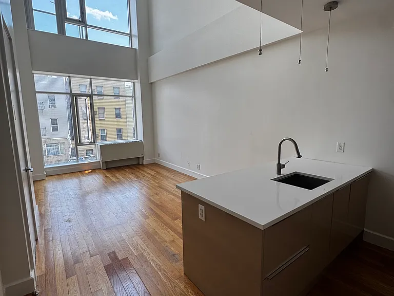 65 Ainslie St #202 — Photo 4