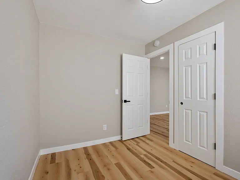 Sandy Terrace Apartments — Photo 67