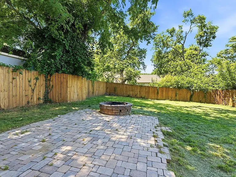 1224 Bessie Ave — Photo 28