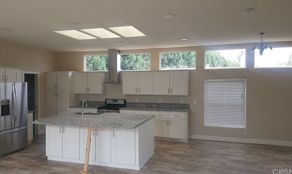 1st image of 25 Essex Dr