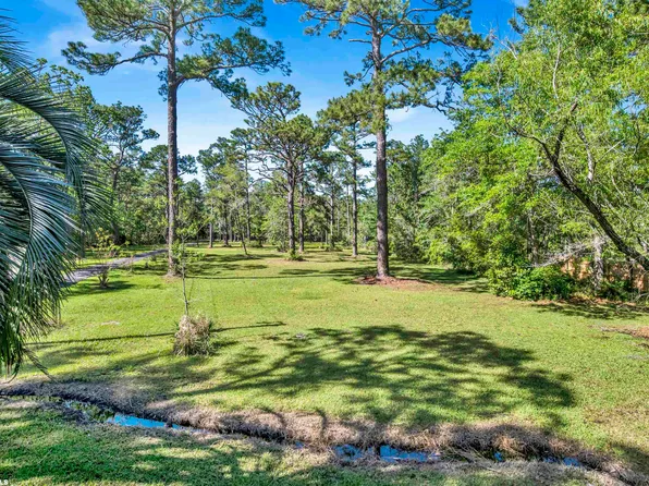 8095 E Davenport St, Bayou La Batre, AL 36509