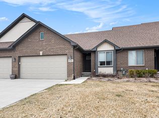 48285 Applegrove Ln, Chesterfield, MI 48051