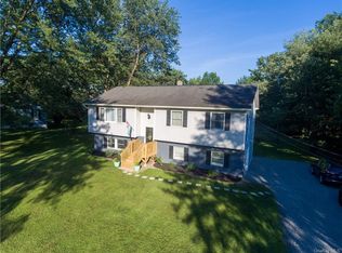 262 Long Ln, Bloomingburg, NY 12721