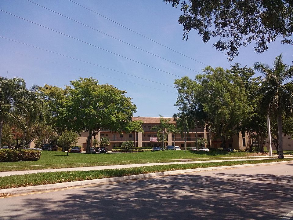 1st image of 10123? Sunrise Lakes Blvd