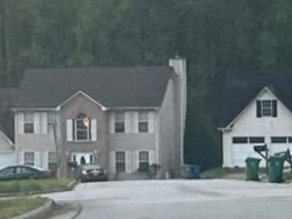 Exterior Neighborhood (street photo)