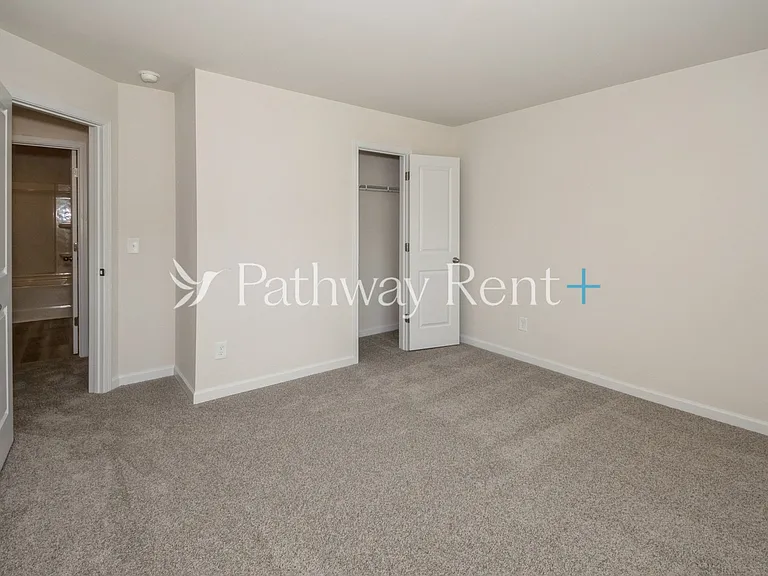 612 Mackenzie Cv — Photo 10