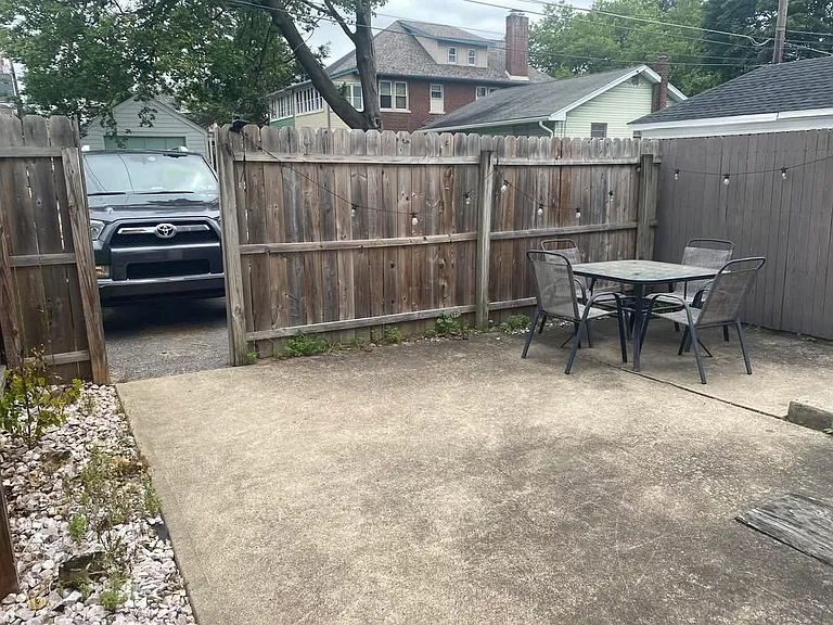 1112 Linden St #1 — Photo 10