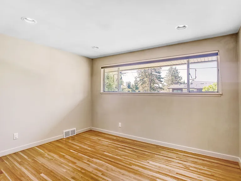 10012 NE 22nd St — Photo 16