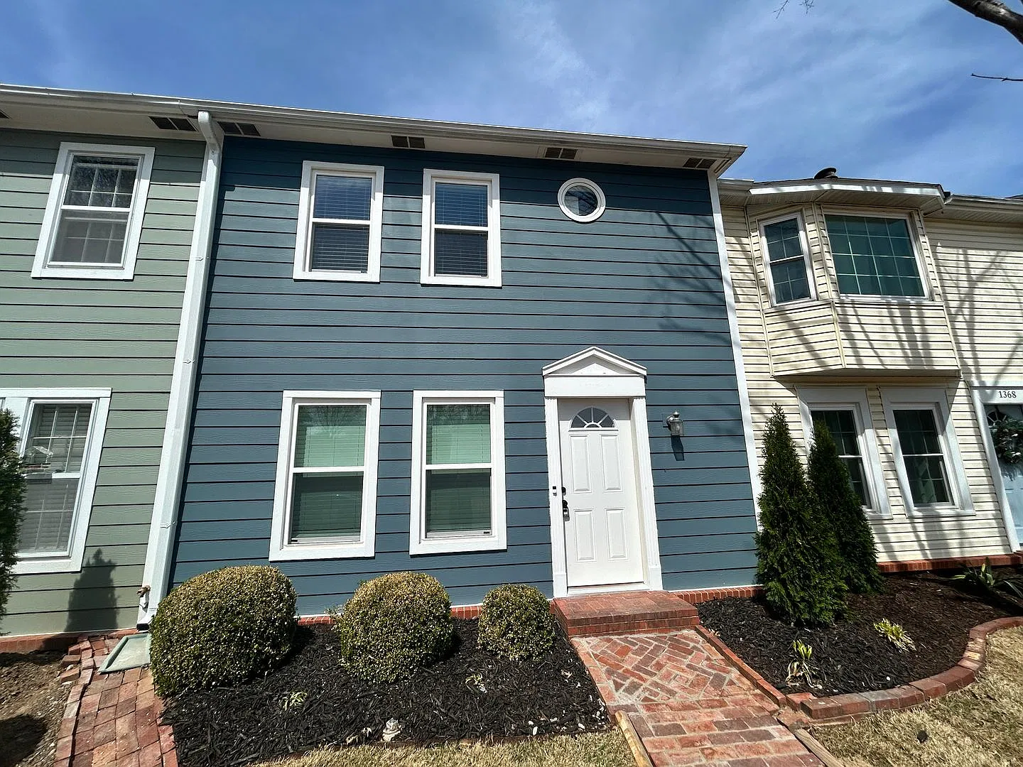 Pre-Leasing - June 6,2027 - Well Appointed 2 Bed, 2.5 Bath Townhouse Partial Utilities Included! — Photo 4