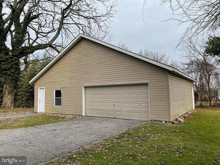 8904 Church Ln — Photo 4